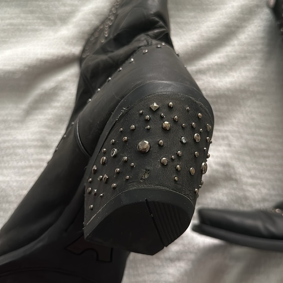 Ariat studded boots - size 8 in black - Picture 7 of 9